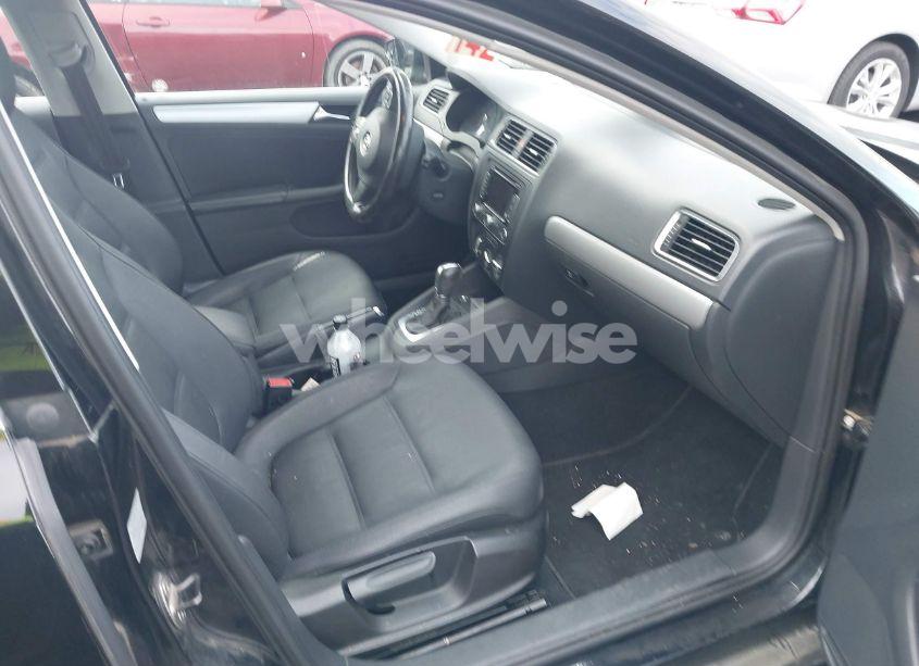 Photo 5 of 2011 Volkswagen Jetta 2.5L SEL (VIN 3VWLZ7AJ2BM349306)