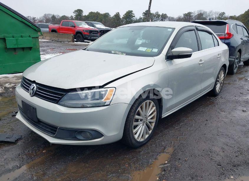 Photo 2 of 2011 Volkswagen Jetta 2.5L SEL (VIN 3VWLZ7AJ2BM349998)