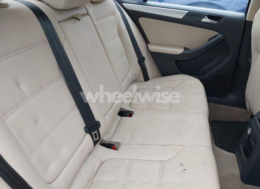 Photo 8 of 2011 Volkswagen Jetta 2.5L SEL (VIN 3VWLZ7AJ2BM349998)