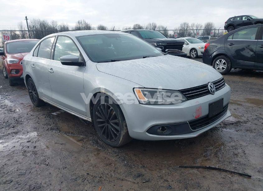 2011 Volkswagen Jetta 2.5L SEL (VIN 3VWLZ7AJ4BM354653) main photo