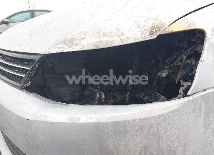 Photo 6 of 2011 Volkswagen Jetta 2.5L SEL (VIN 3VWLZ7AJ4BM354653)