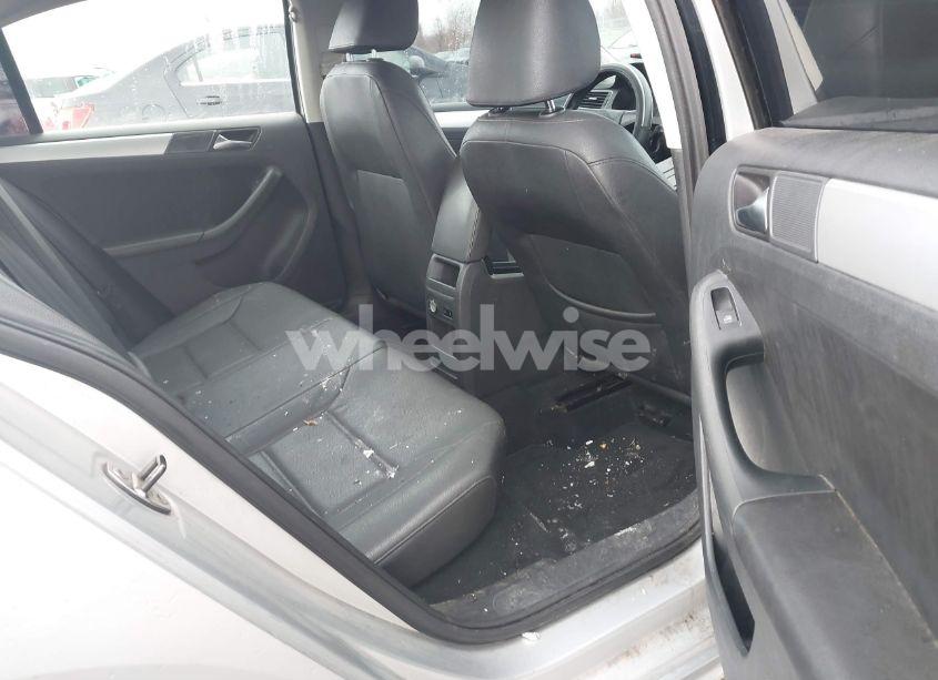 Photo 8 of 2011 Volkswagen Jetta 2.5L SEL (VIN 3VWLZ7AJ4BM354653)