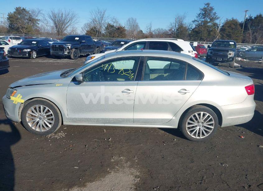 Photo 14 of 2011 Volkswagen Jetta 2.5L SEL (VIN 3VWLZ7AJ5BM100885)