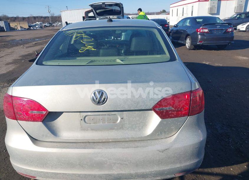 Photo 16 of 2011 Volkswagen Jetta 2.5L SEL (VIN 3VWLZ7AJ5BM100885)