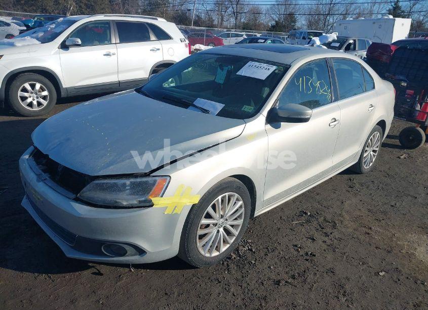 Photo 2 of 2011 Volkswagen Jetta 2.5L SEL (VIN 3VWLZ7AJ5BM100885)