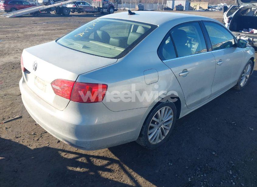 Photo 4 of 2011 Volkswagen Jetta 2.5L SEL (VIN 3VWLZ7AJ5BM100885)