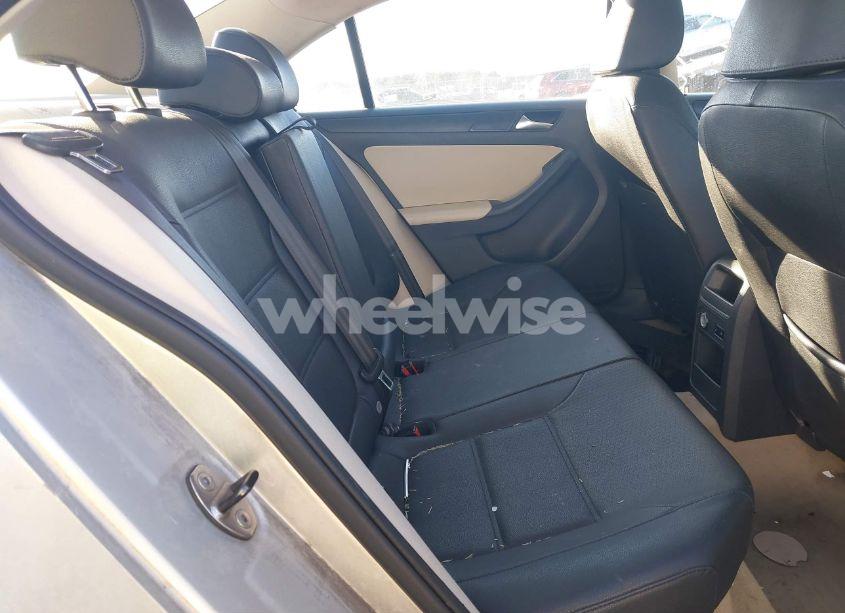 Photo 8 of 2011 Volkswagen Jetta 2.5L SEL (VIN 3VWLZ7AJ5BM100885)