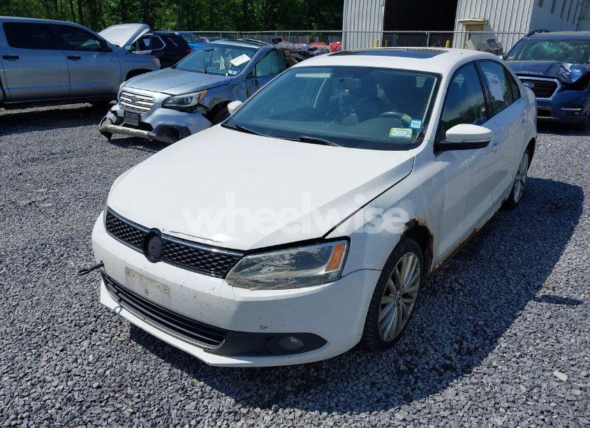 Photo 6 of 2011 Volkswagen Jetta 2.5L SEL (VIN 3VWLZ7AJ5BM354547)