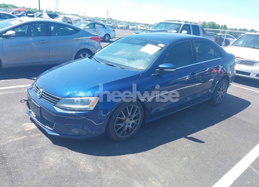 Photo 2 of 2011 Volkswagen Jetta 2.5L SEL (VIN 3VWLZ7AJ9BM097800)