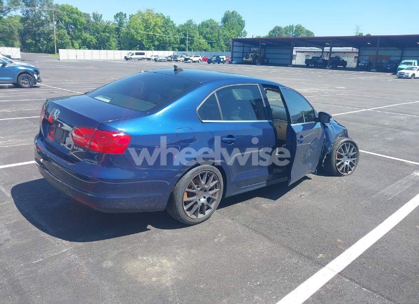 Photo 4 of 2011 Volkswagen Jetta 2.5L SEL (VIN 3VWLZ7AJ9BM097800)