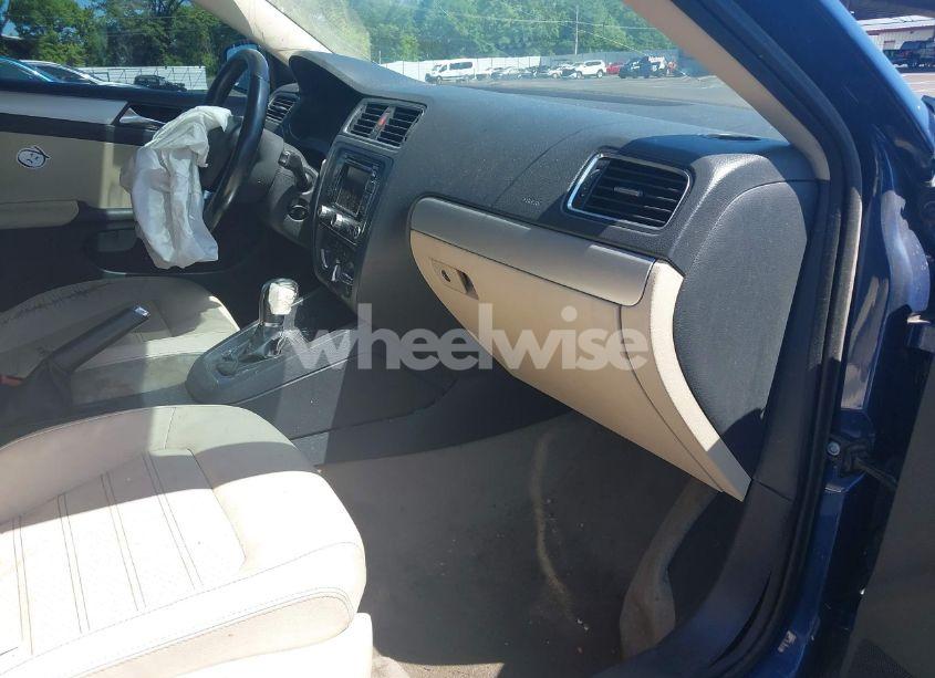 Photo 5 of 2011 Volkswagen Jetta 2.5L SEL (VIN 3VWLZ7AJ9BM097800)