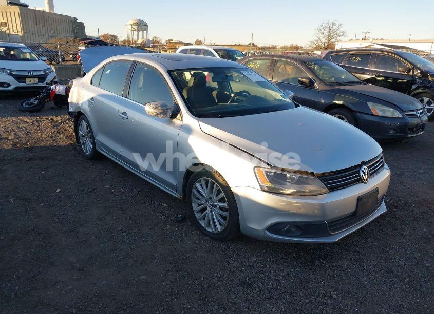 2011 Volkswagen Jetta 2.5L SEL (VIN 3VWLZ7AJ9BM371481) main photo