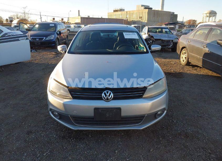 Photo 12 of 2011 Volkswagen Jetta 2.5L SEL (VIN 3VWLZ7AJ9BM371481)