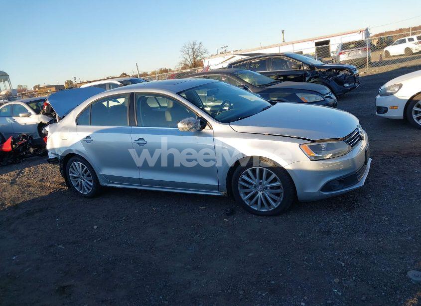 Photo 13 of 2011 Volkswagen Jetta 2.5L SEL (VIN 3VWLZ7AJ9BM371481)