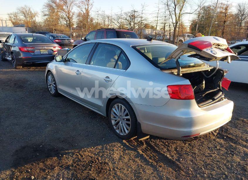 Photo 3 of 2011 Volkswagen Jetta 2.5L SEL (VIN 3VWLZ7AJ9BM371481)