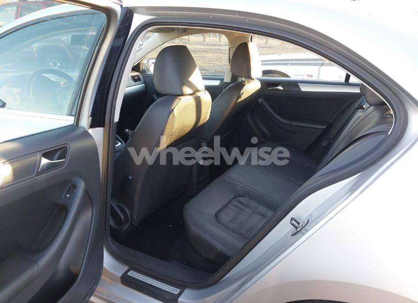 Photo 8 of 2011 Volkswagen Jetta 2.5L SEL (VIN 3VWLZ7AJ9BM371481)