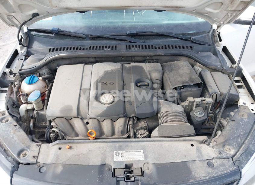 Photo 10 of 2011 Volkswagen Jetta 2.5L SEL (VIN 3VWLZ7AJ9BM394145)