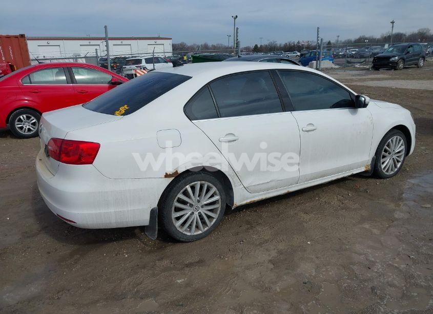 Photo 4 of 2011 Volkswagen Jetta 2.5L SEL (VIN 3VWLZ7AJ9BM394145)