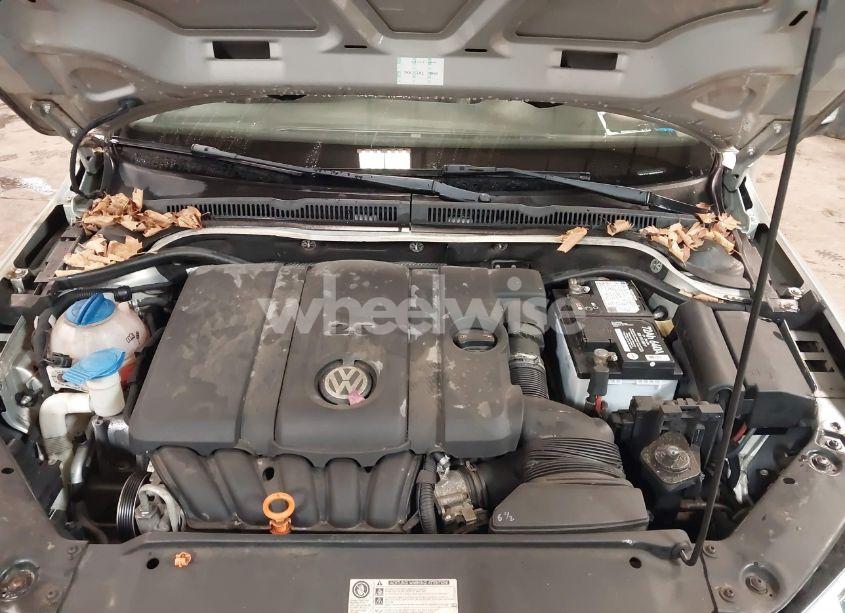Photo 10 of 2011 Volkswagen Jetta 2.5L SEL (VIN 3VWLZ7AJ9BM394369)