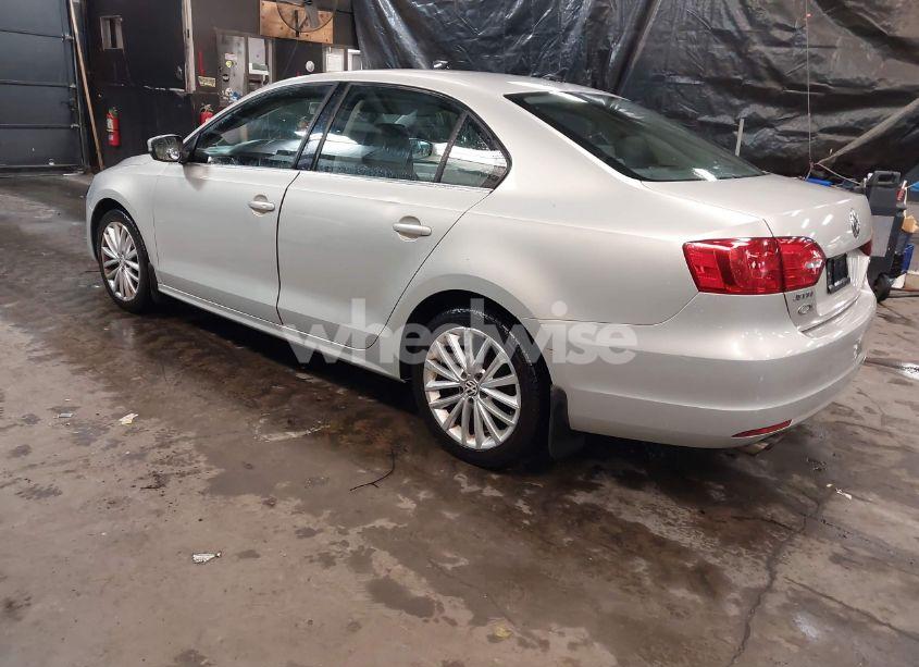 Photo 3 of 2011 Volkswagen Jetta 2.5L SEL (VIN 3VWLZ7AJ9BM394369)