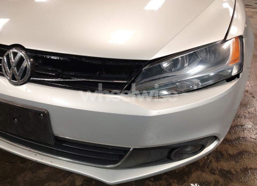 Photo 6 of 2011 Volkswagen Jetta 2.5L SEL (VIN 3VWLZ7AJ9BM394369)