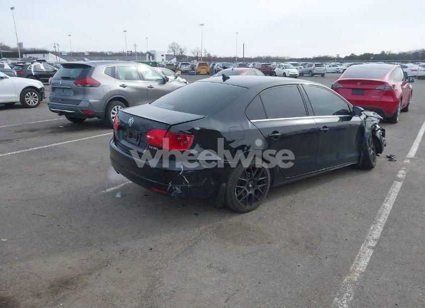 Photo 4 of 2011 Volkswagen Jetta 2.5L SEL (VIN 3VWLZ7AJXBM104270)