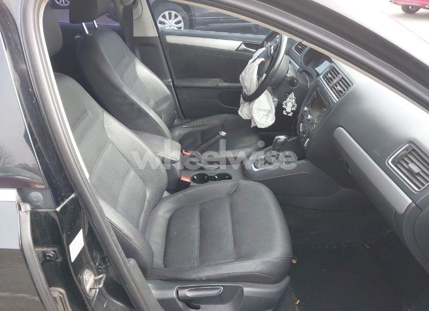 Photo 5 of 2011 Volkswagen Jetta 2.5L SEL (VIN 3VWLZ7AJXBM104270)