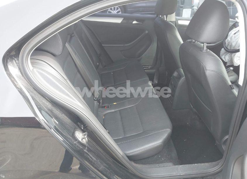 Photo 8 of 2011 Volkswagen Jetta 2.5L SEL (VIN 3VWLZ7AJXBM104270)