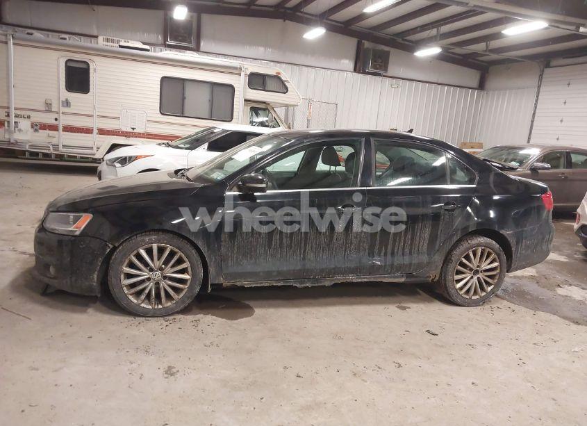 Photo 14 of 2011 Volkswagen Jetta 2.5L SEL (VIN 3VWLZ7AJXBM328459)