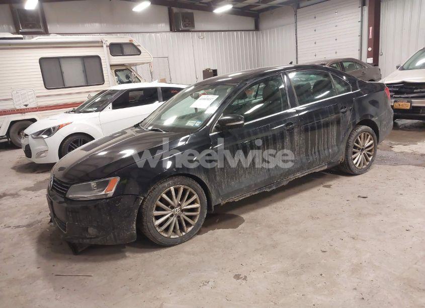 Photo 2 of 2011 Volkswagen Jetta 2.5L SEL (VIN 3VWLZ7AJXBM328459)