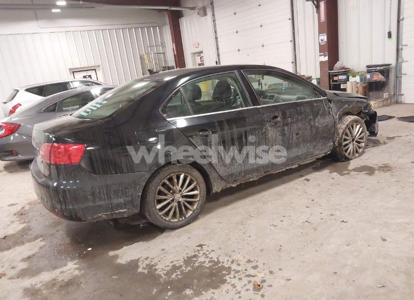 Photo 4 of 2011 Volkswagen Jetta 2.5L SEL (VIN 3VWLZ7AJXBM328459)