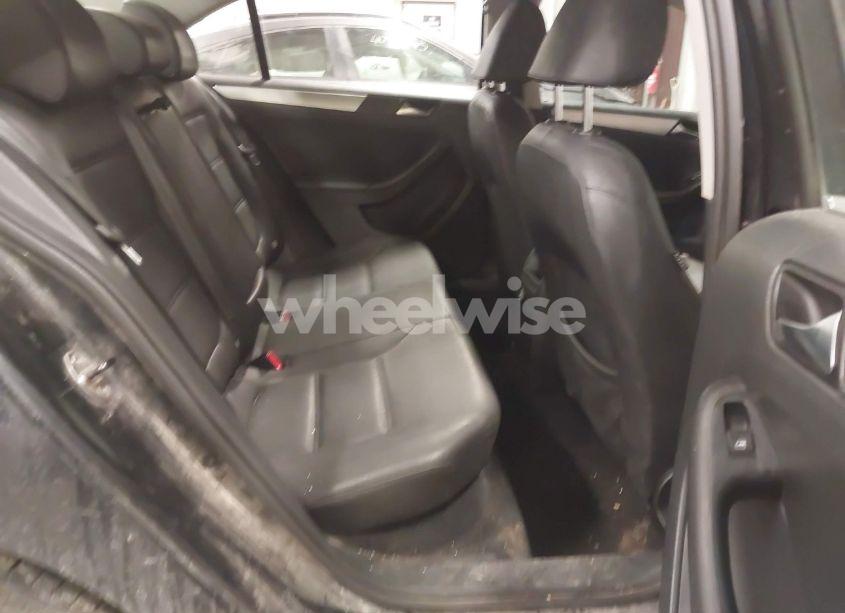 Photo 8 of 2011 Volkswagen Jetta 2.5L SEL (VIN 3VWLZ7AJXBM328459)