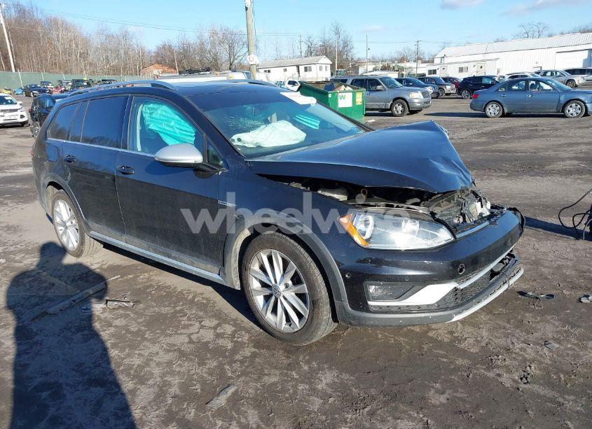 2017 Volkswagen Golf ALLTRACK TSI S/TSI SE (VIN 3VWM17AU3HM524662) main photo