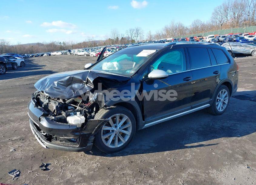 Photo 2 of 2017 Volkswagen Golf ALLTRACK TSI S/TSI SE (VIN 3VWM17AU3HM524662)