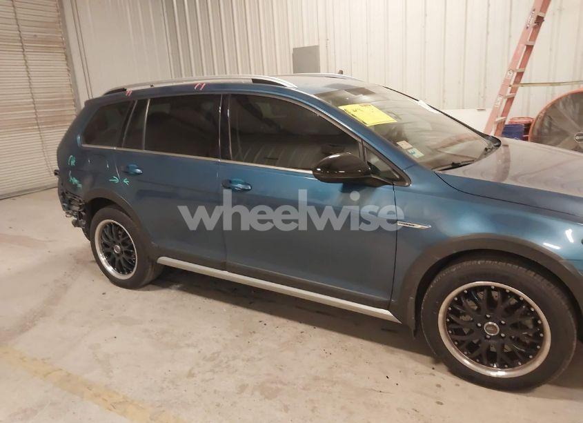 Photo 14 of 2019 Volkswagen Golf ALLTRACK TSI S/TSI SE/TSI SEL (VIN 3VWM17AU3KM517072)