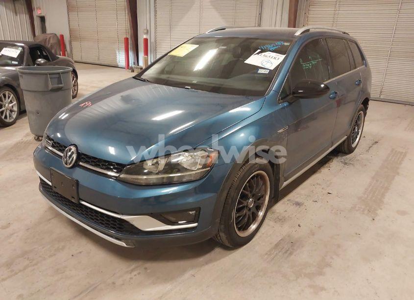 Photo 2 of 2019 Volkswagen Golf ALLTRACK TSI S/TSI SE/TSI SEL (VIN 3VWM17AU3KM517072)
