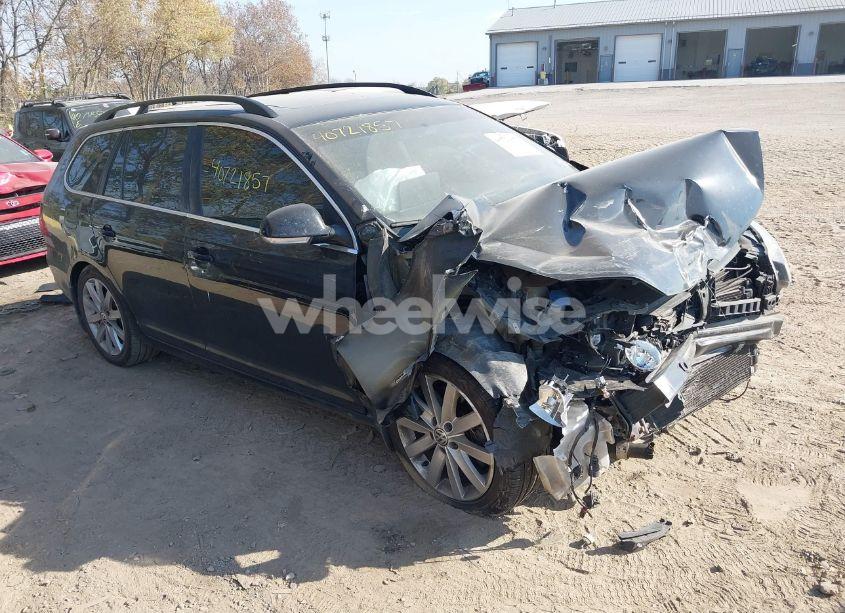 2013 Volkswagen Jetta SPORTWAGEN 2.0L TDI (VIN 3VWML7AJ2DM678399) main photo