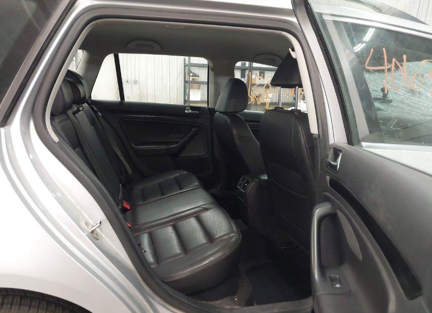 Photo 8 of 2011 Volkswagen Jetta SPORTWAGEN 2.0L TDI (VIN 3VWML7AJ3BM667392)