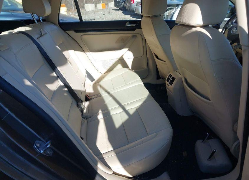 Photo 8 of 2011 Volkswagen Jetta SPORTWAGEN 2.0L TDI (VIN 3VWML7AJ6BM671176)