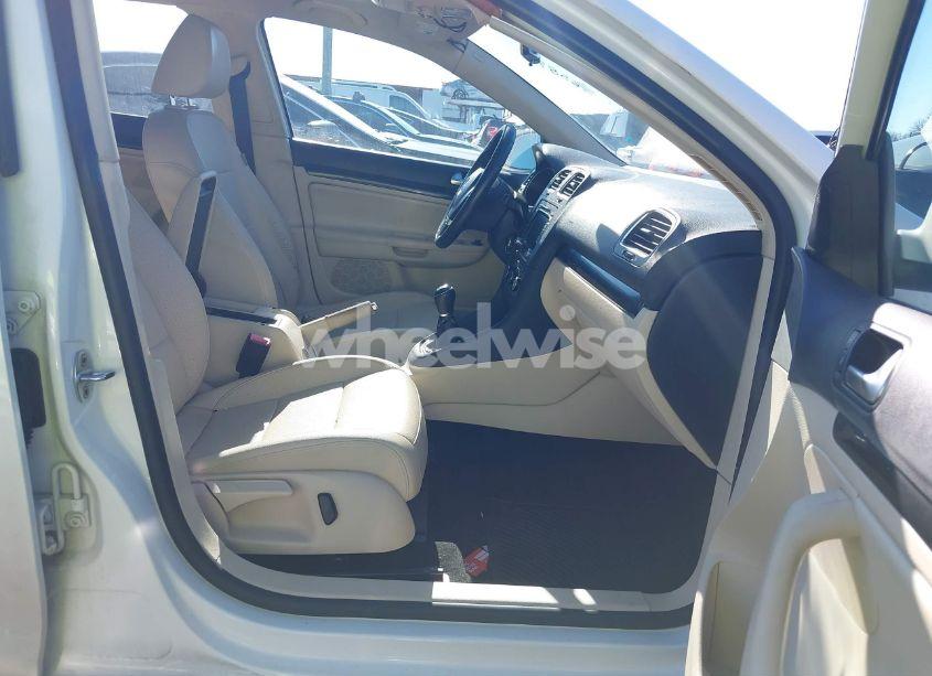 Photo 5 of 2013 Volkswagen Jetta SPORTWAGEN 2.0L TDI (VIN 3VWML7AJ6DM645261)