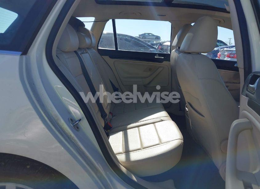 Photo 8 of 2013 Volkswagen Jetta SPORTWAGEN 2.0L TDI (VIN 3VWML7AJ6DM645261)