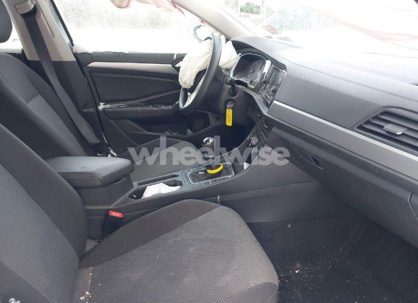 Photo 5 of 2019 Volkswagen Jetta 1.4T S (VIN 3VWN57BU1KM241109)