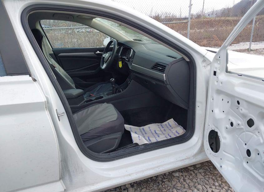 Photo 5 of 2019 Volkswagen Jetta 1.4T S (VIN 3VWN57BU2KM231057)