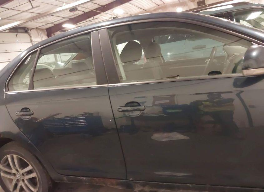 Photo 13 of 2005 Volkswagen Jetta VALUE EDITION (VIN 3VWPF71KX5M614867)