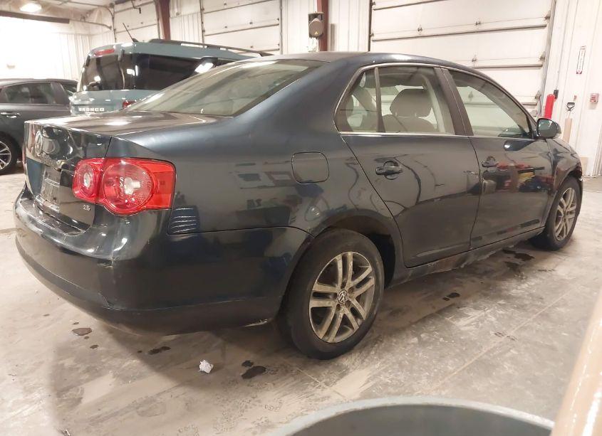 Photo 4 of 2005 Volkswagen Jetta VALUE EDITION (VIN 3VWPF71KX5M614867)