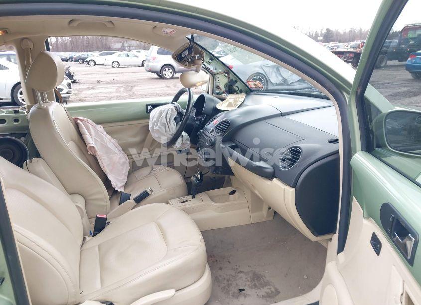 Photo 5 of 2009 Volkswagen New BEETLE 2.5L (VIN 3VWPG31C89M503836)