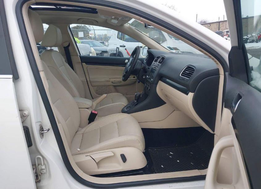 Photo 5 of 2011 Volkswagen Jetta SPORTWAGEN 2.0L TDI (VIN 3VWPL7AJ2BM663220)