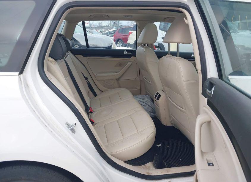 Photo 8 of 2011 Volkswagen Jetta SPORTWAGEN 2.0L TDI (VIN 3VWPL7AJ2BM663220)
