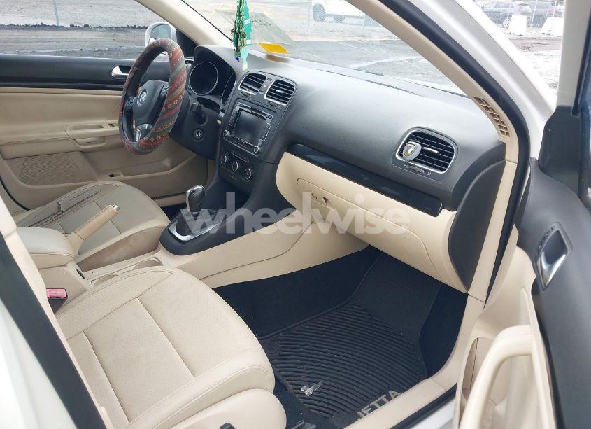 Photo 5 of 2013 Volkswagen Jetta SPORTWAGEN 2.0L TDI (VIN 3VWPL7AJ2DM604624)