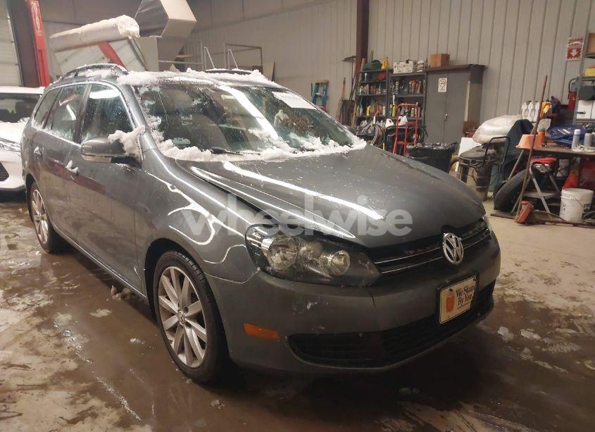2013 Volkswagen Jetta SPORTWAGEN 2.0L TDI (VIN 3VWPL7AJ2DM609371) main photo